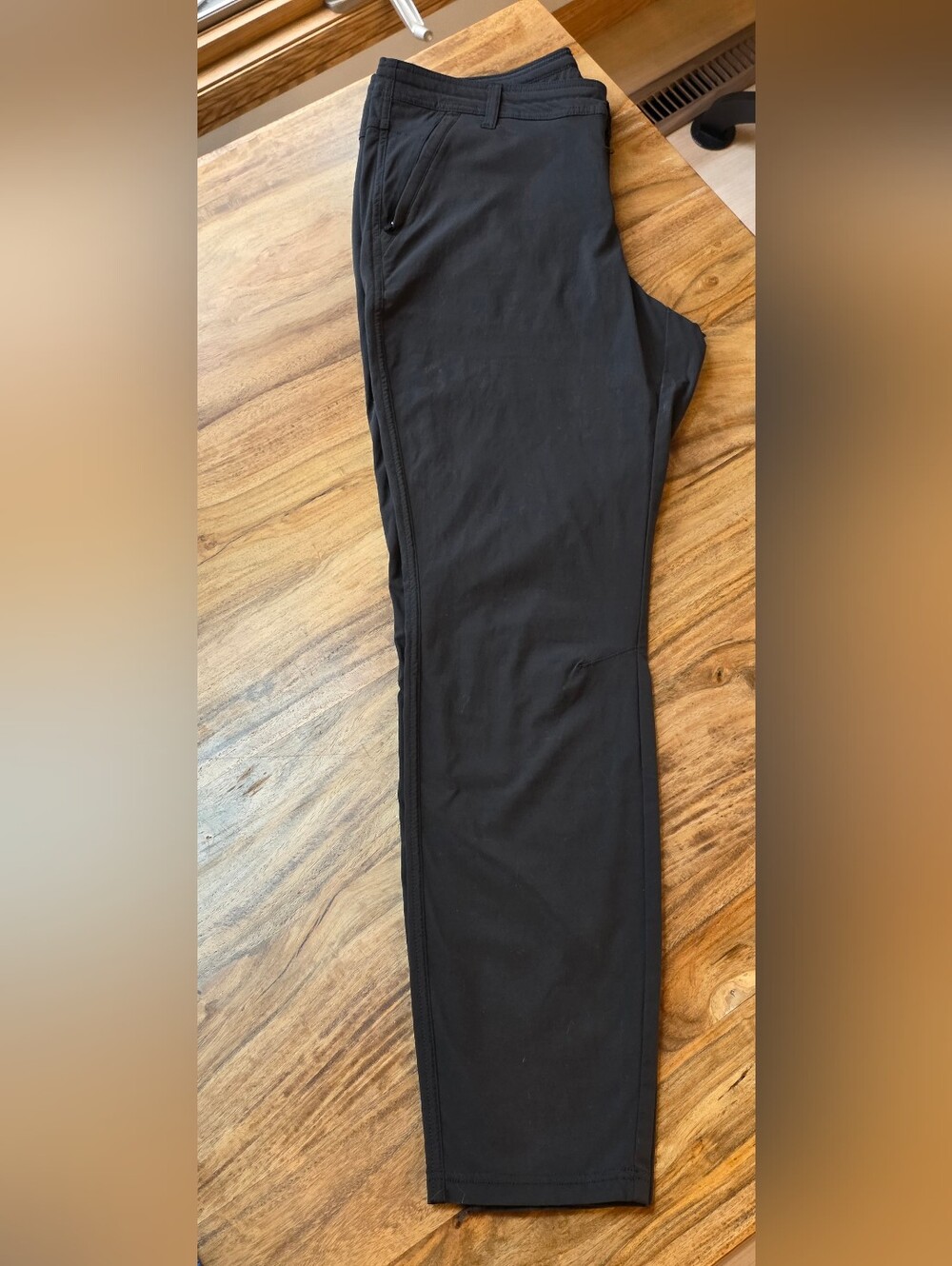 KÜHL Women's Freeflex Roll-Up.Pants in a size 12 Regular, Dark Gray